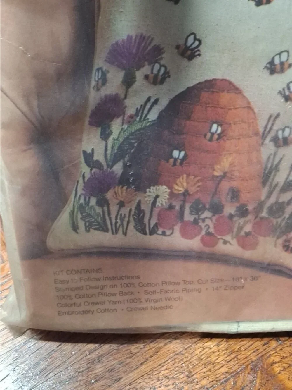 THE BEE GARDEN Crewel Embroidery Kit, Avon Creative Needlecraft, Pillow VTG